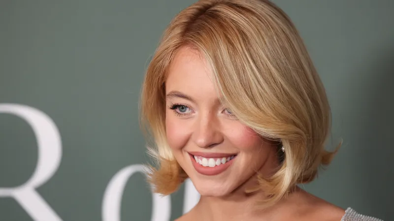 مفاجأة في هوليوود.. هل تخطف سيدني سويني دور جيمس بوند من الرجال؟ 