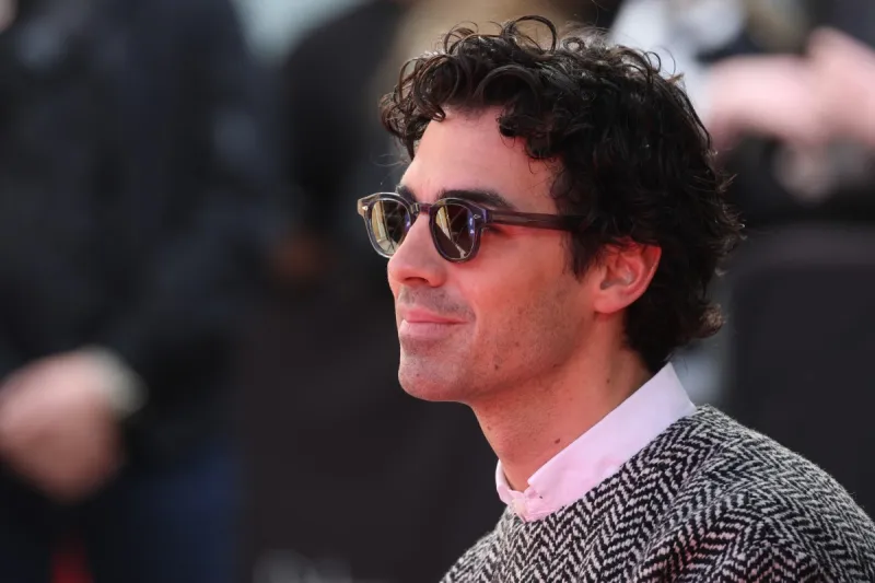 جو جوناس يعلن ارتباطه بـ تاتيانا غابرييلا رسميًا