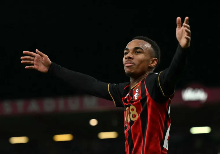 من يفوز بجوهرة بورنموث الفرنسية.. ليفربول أم تشيلسي؟