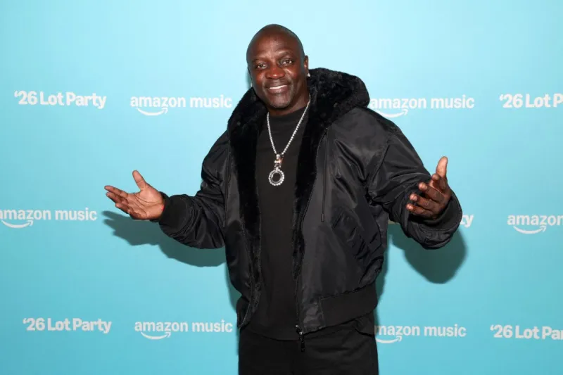 في عيد ميلاده الـ53: كيف بنى إيكون إمبراطوريته المالية؟