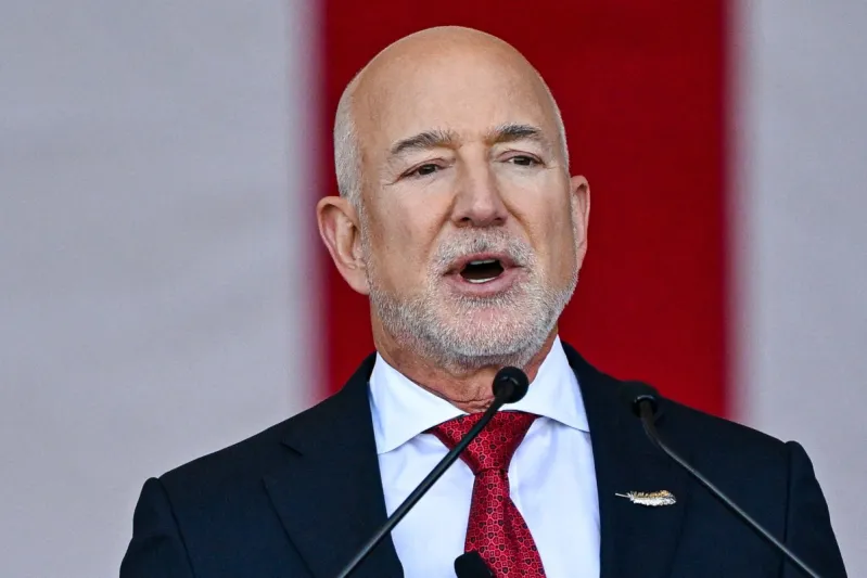 جيف بيزوس يشعل سباق الذكاء الاصطناعي برهان تاريخي بقيمة 100 مليار دولار