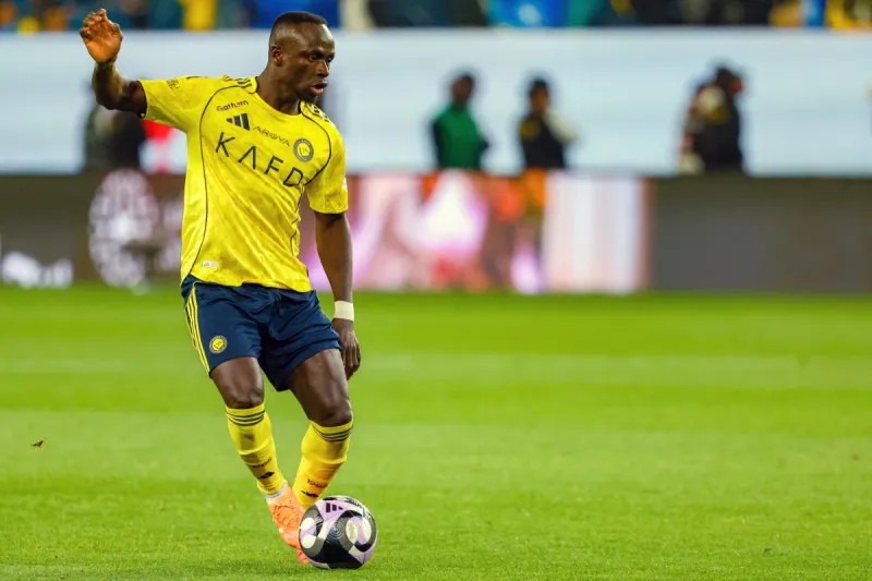 خبراء يحسمون الجدل حول واقعة استحقاق ماني للبطاقة الحمراء في مباراة النصر والأخدود (فيديو)