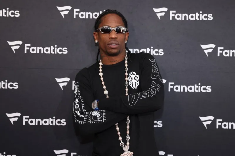 في عيد ميلاده ال 35..كم تبلغ ثروه ترافيس سكوت؟