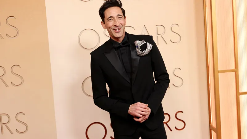 في عيد ميلاده 53.. كم تبلغ ثروة أدريان برودي؟