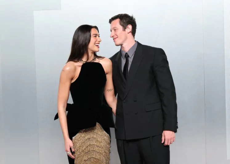 بعد إعلان  خطة زواجهما.. كم تبلغ ثروة دوا ليبا وكالوم تورنر ؟