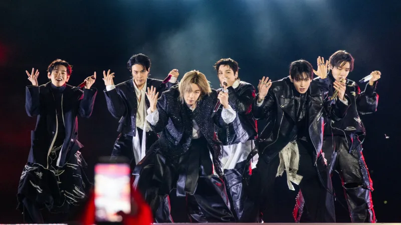 BTS تكشف عن عالم غامض في فيديو "Hooligan"