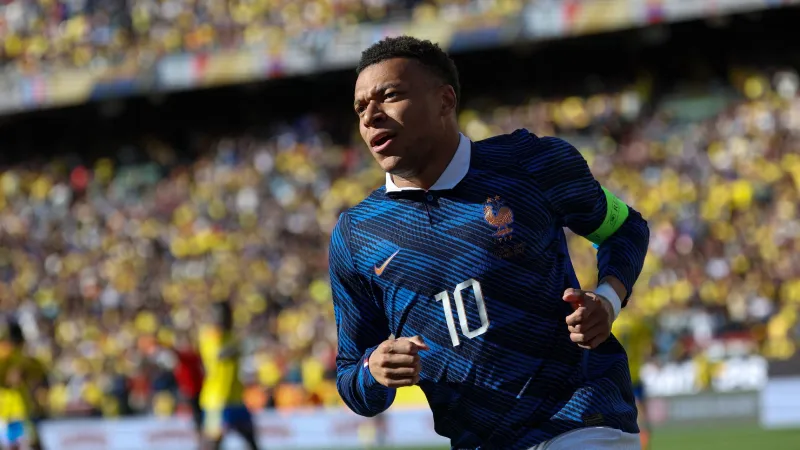 من باريس إلى مدريد.. ظهور جديد يجمع مبابي وإكسبوزيتو (فيديو)