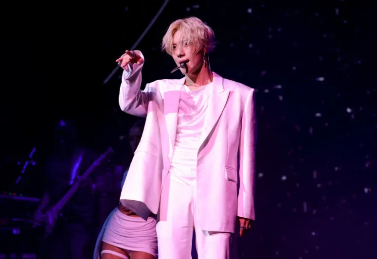 تيمين يتألق في كوتشيلا 2026 بعرض منفرد لافت (فيديو)