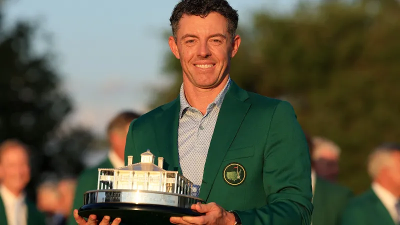 روري ماكلروي يتفوق مجددًا في الماسترز: فوز تاريخي يعادل أرقام الأساطير (فيديو) 
