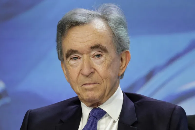 برنار أرنو يرتدي القطعة الوحيدة منها: ساعة أينشتاين ما سر تفردها؟