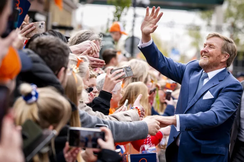 تزلج وحلوى.. العائلة الملكية الهولندية تشارك الشعب احتفالات "يوم الملك"