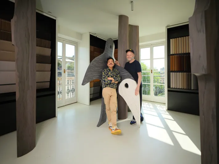  Yabu Pushelberg توسّع حضورها في ميلانو بتشكيلة متكاملة من الأثاث والإضاءة