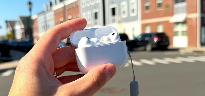 دون أن تنطق بكلمة.. سماعة AirPods Pro 3 قد تتيح لك التحدث بصمت