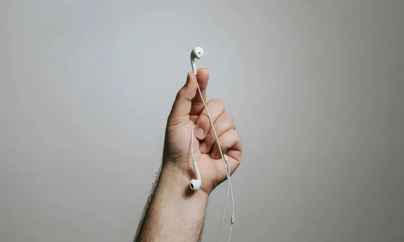 VueBuds: سماعات ذكية جديدة تكسر حدود التفاعل مع الذكاء الاصطناعي