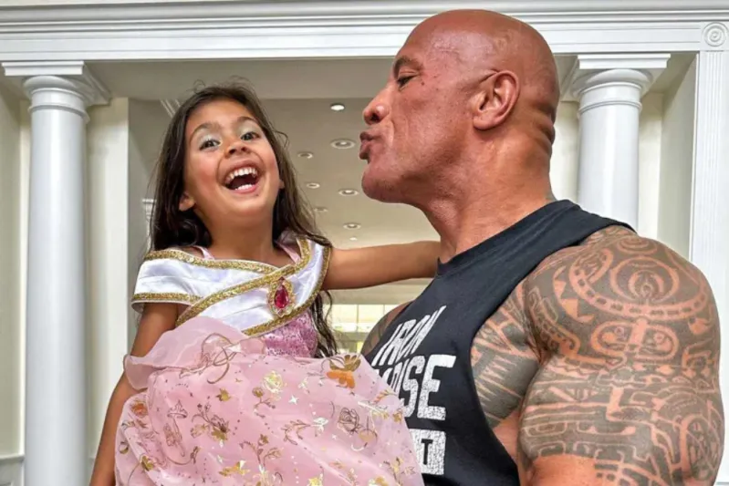 كيف احتفل ذا روك بعيد ميلاد ابنته الصغرى؟ (فيديو)