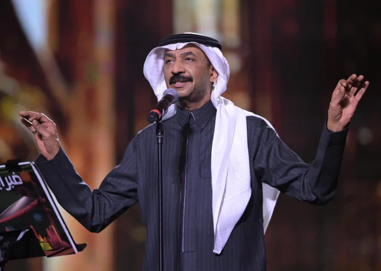 عبادي الجوهر يحتفل بعيد ميلاده على خشبة مسرح جامعة الأميرة نورة (فيديو)