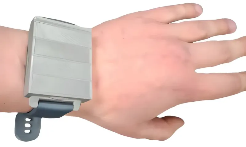 ليست للياقة فقط.. ساعة ذكية تكشف جزيئات البلاستيك داخل أعضائك (فيديو)