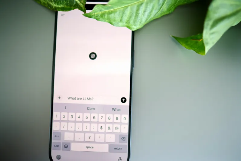 كيف تُقدر قيمة OpenAI بتريليون دولار وChatGPT مجاني؟