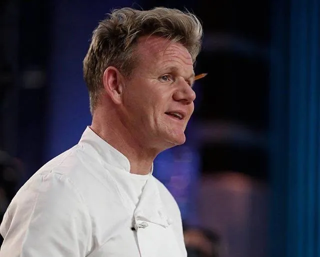 غوردون رامزي يختار الفخامة الهادئة: ساعة كالاتراڤا من باتيك فيليب