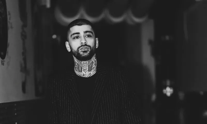 هل يعاني مشكلة قلبية؟ غموض يحيط بالحالة الصحية لزين مالك