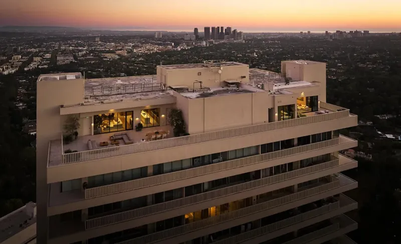 شقة استثنائية في برج سييرا تاورز: هل تصبح الأغلى في تاريخ لوس أنجلوس؟