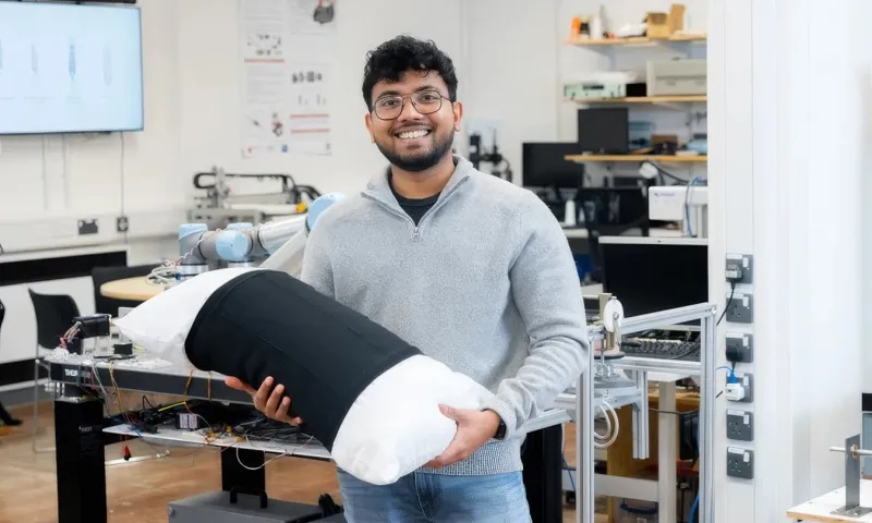 وسادة ذكية تنقذ حياة الصم.. ابتكار ثوري للتنبيه من الحرائق والطوارئ (فيديو)