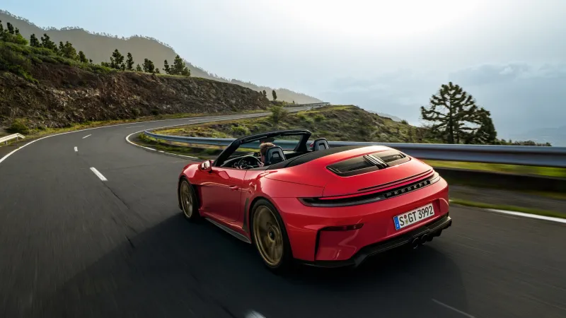 911 GT3 المكشوفة: كيف أعادت بورشه تقديم GT3 بصيغة مختلفة؟