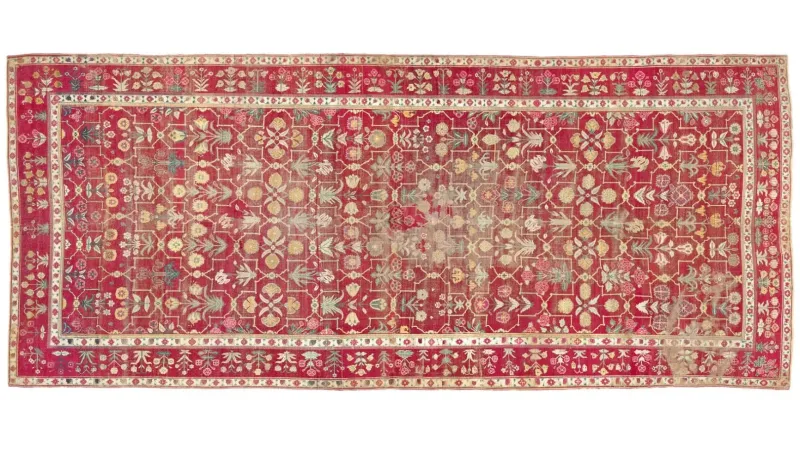 عاصرت "تاج محل" وارتبطت بضحايا "تيتانيك": سجادة مغولية فريدة في المزاد