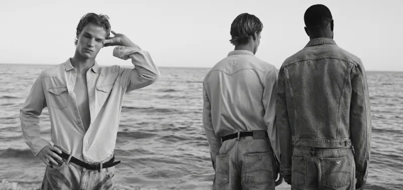 الدنيم: الصيغة الأكثر مرونة للأناقة الرجالية هذا الموسم