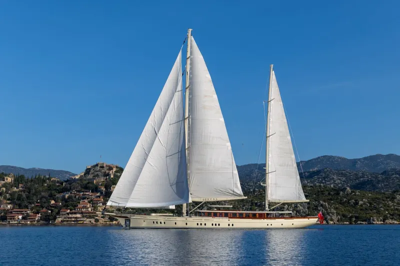 يخت ARES Simena.. يخت شراعي بتفاصيل داخلية أنيقة