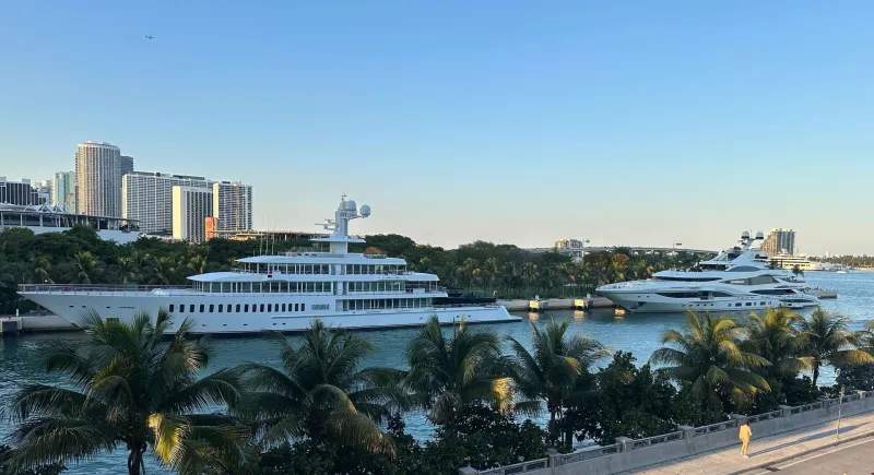 يختا "فونتينهيد" و"ليونهارت" يلفتان الأنظار في ميامي