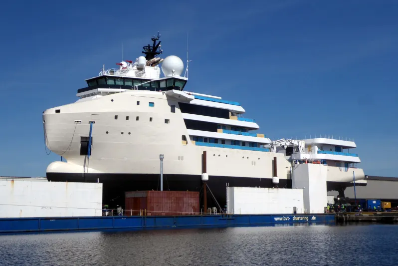 L Symphony.. سفينة نفطية تتحول إلى يخت استكشافي فاخر