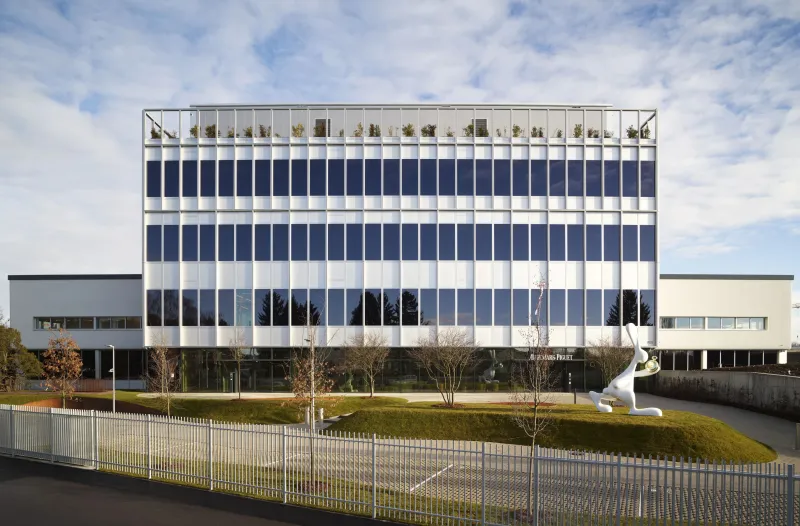 أوديمار بيغيه تدشّن مصنعها الجديد في بلدة ميرين السويسرية