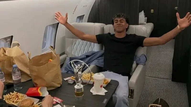 بين الواقع والشائعات.. سر الوجبة السريعة التي أنهم موسم لامين يامال؟