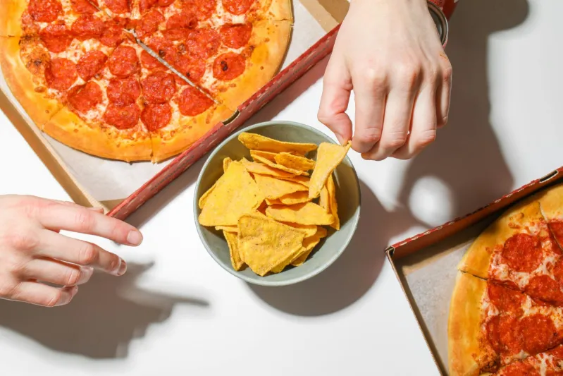 كيف ترفع الحصة الإضافية من الوجبات السريعة خطر الإصابة بأمراض القلب؟