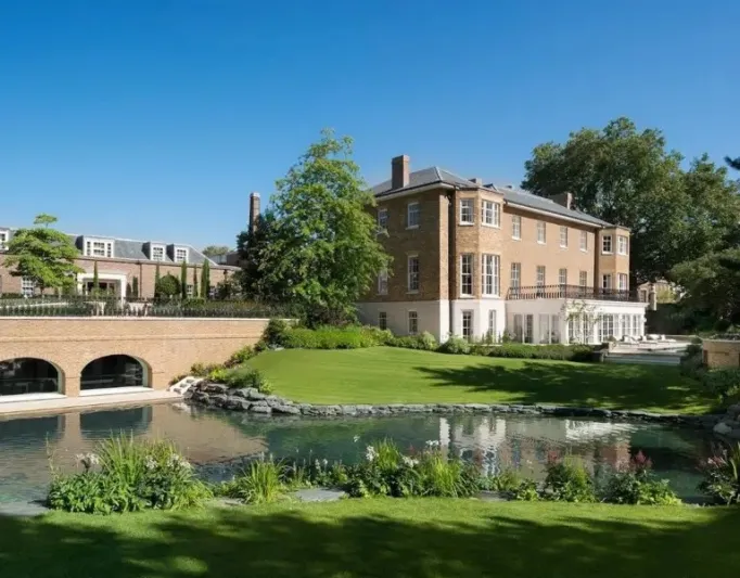 قصر بـ350 مليون دولار في لندن يكشف هوية مالكه أخيرًا