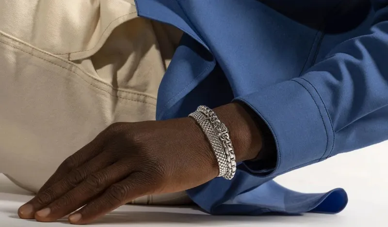 بريق الفضّة الهادئ : لمسات راقية وتصاميم عصرية لإطلالات الربيع