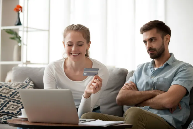 دراسة: الاستغلال المادي في العلاقات العاطفية ليس حكرًا على النساء