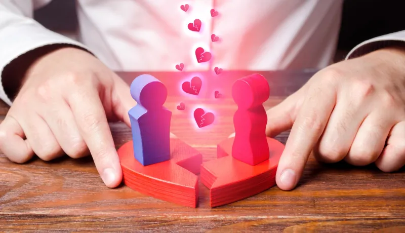 لماذا يتجاوز البعض العلاقات العاطفية بسرعة؟ العلم يجيب