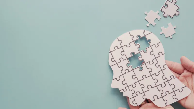 لماذا تختفي ذكرياتنا السعيدة؟ العلم يجيب 