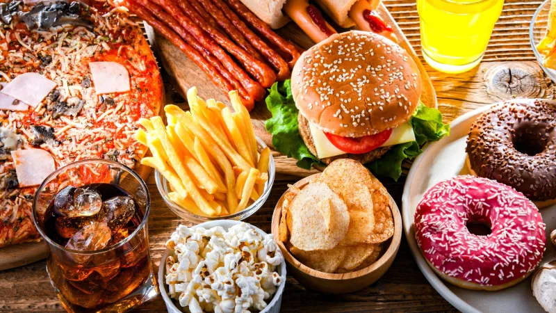 هل تضعف الأطعمة المصنعة عضلاتك أكثر مما تتخيل؟