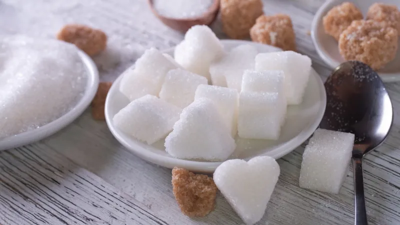 تأثير الحلويات على مزاجك: هل يعزز السكر مشاعر القلق والتوتر؟