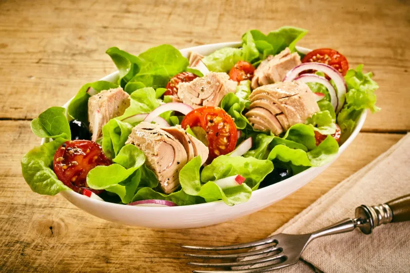 التونة الطازجة مقابل المعلبة.. أيهما أفضل لصحتك؟ 