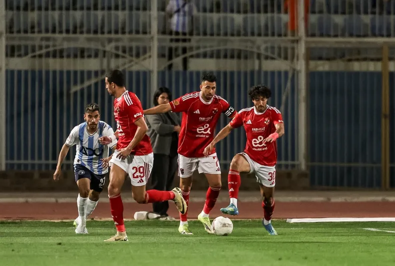 الكلاسيكو المصري في الصدارة: أبرز مواجهات اليوم الجمعة في الملاعب العالمية