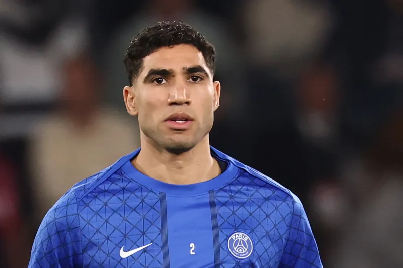 أشرف حكيمي يلفت الأنظار بساعته النادرة قبل نهائي دوري أبطال أوروبا