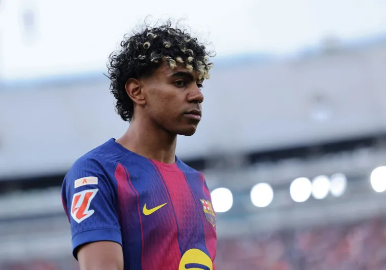 لامين يامال يسخر من ريال مدريد في احتفالات برشلونة بالليجا