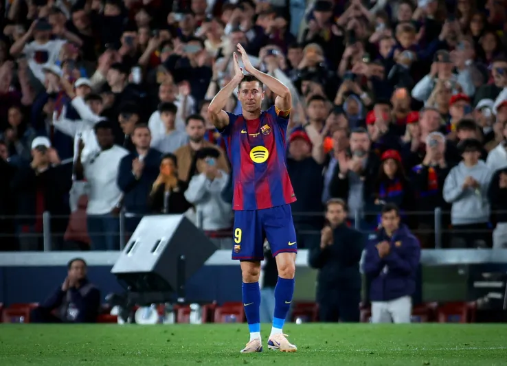 ليفاندوفسكي يختتم رحلته مع برشلونة بلحظة مؤثرة (فيديو)