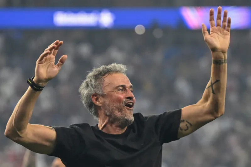لويس إنريكي.. من المجد الرياضي إلى الاستقرار المالي بعيدًا عن الصخب