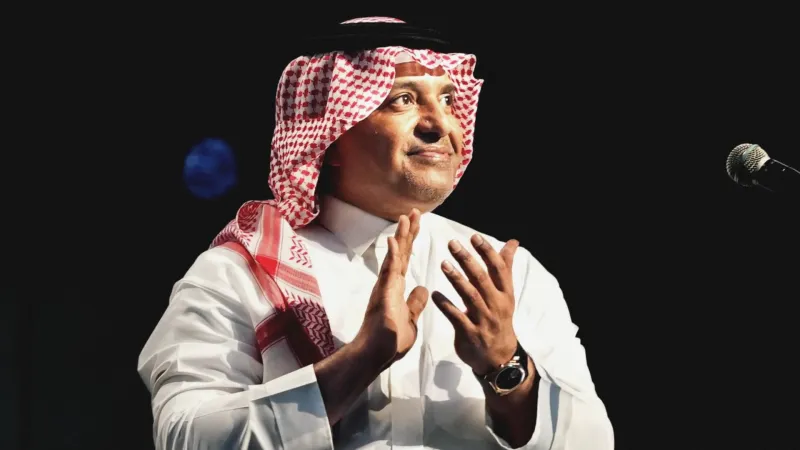 بإطلالة خليجية وساعة فاخرة… راشد الماجد يختتم أمسياته في أبوظبي
