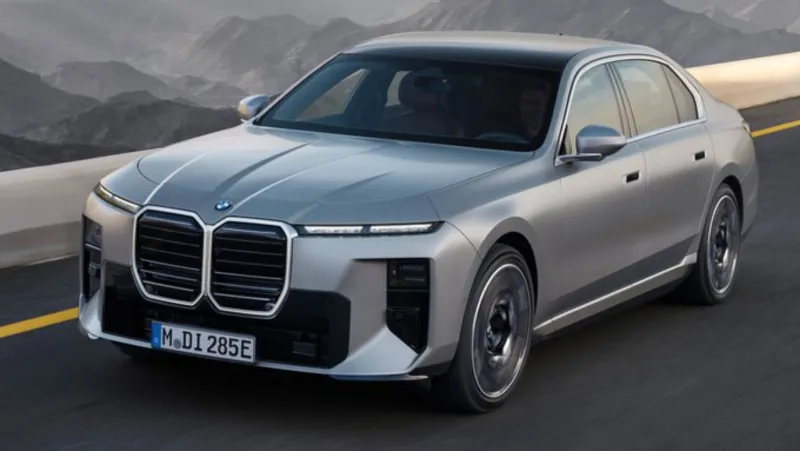 طلاء BMW 7 Series الجديد يكلف 16 ألف دولار ويستغرق 75 ساعة (فيديو)